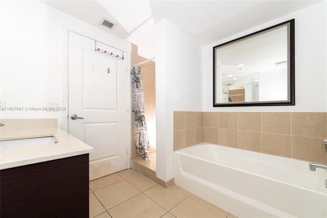 Building Photo - 333 NE 24th St