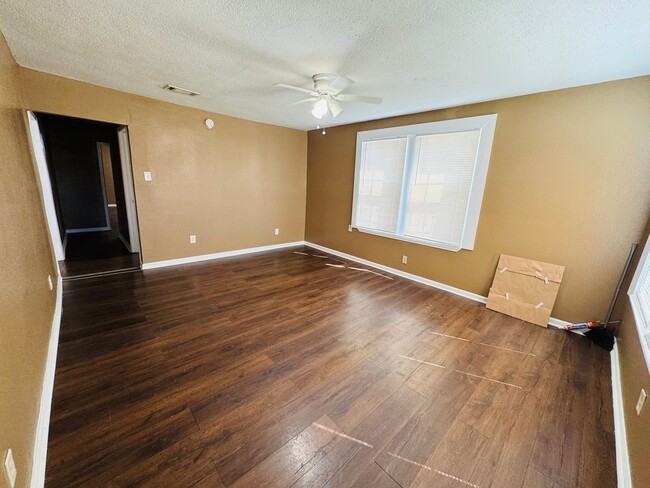 Building Photo - 4035 Clayton Dr