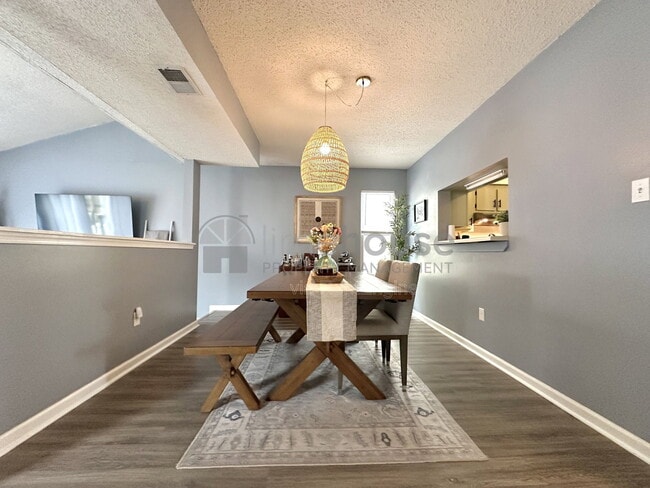 Building Photo - 828 23rd St