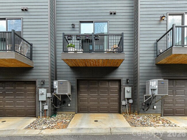 Building Photo - 408 Tristram Ln
