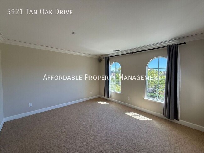 Building Photo - 5921 Tan Oak Dr