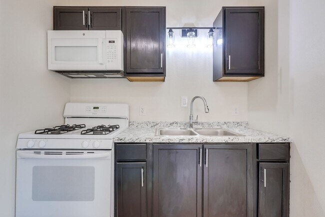 Building Photo - Valley Village