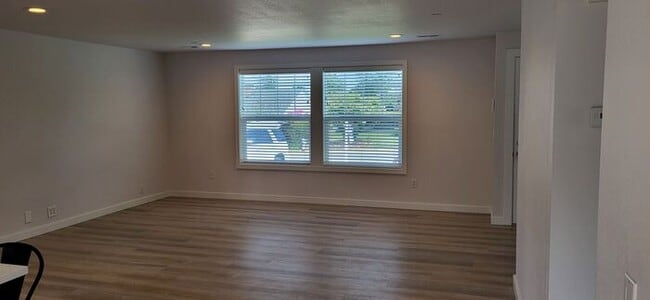 Building Photo - Fantastic 2 Bed-1 Bath Rambler in Universi...