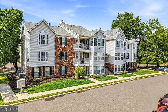 Building Photo - 72 Eldon Way