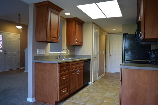Building Photo - 10038 Oak Trail Rd