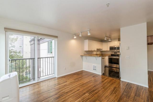 Building Photo - 1 bedroom in Seattle WA 98109