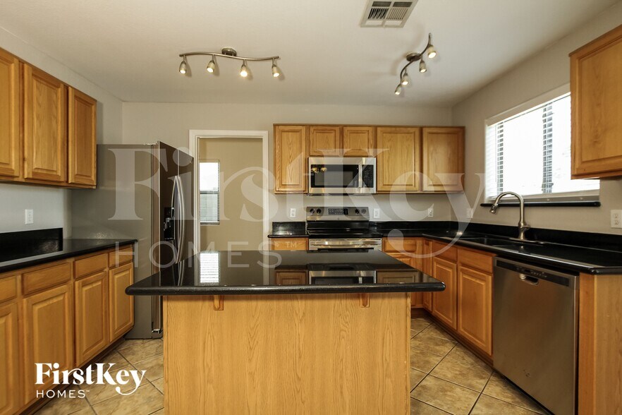 Building Photo - 18039 N 89th Dr