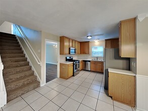 Building Photo - 26887 Castlecliff Ln