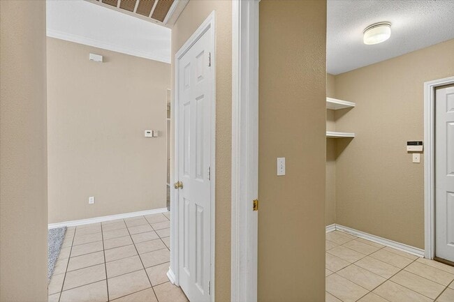 Building Photo - 5933 Brightwood Dr