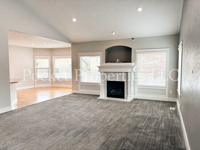 Building Photo - 874 E Forest Ridge Ct