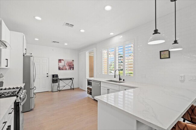 Building Photo - Modern, Elegant Fully Furnished 3 Bedroom Home in Spanish Trails