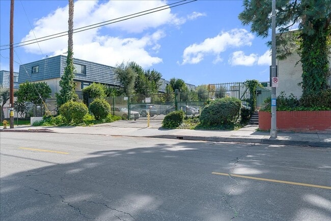 Building Photo - 18620 Hatteras St