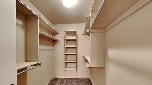 Building Photo - 1300 Selborne Pl