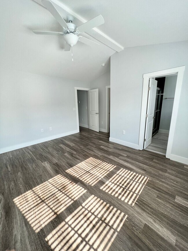 Building Photo - MOVE IN READY - FOUR Bedrooms! Master suite on both levels! Great Conway Location!