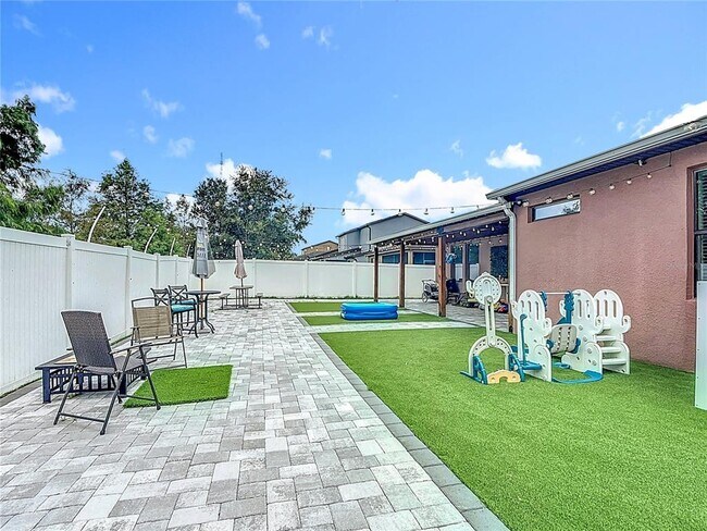 Building Photo - 911 La Terraza Lane