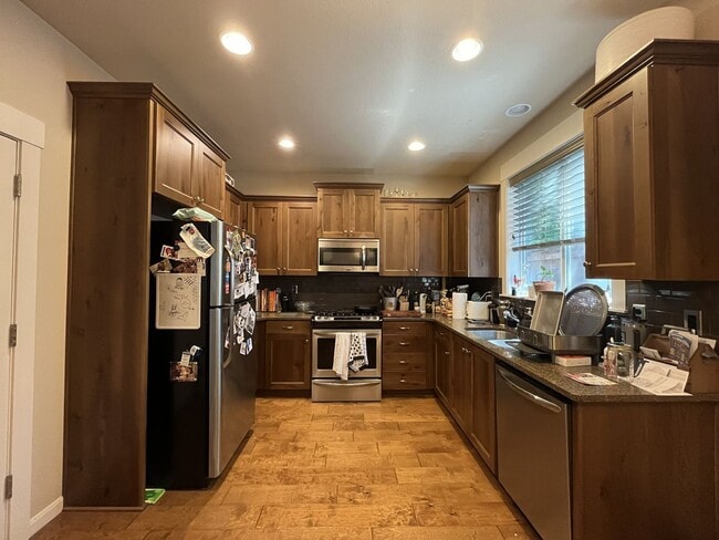 Building Photo - Bright and Modern North Portland Living with Three Bedrooms, Laundry Room & Attached Garage