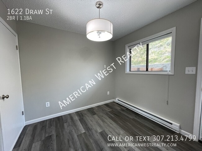 Building Photo - 1622 Draw St