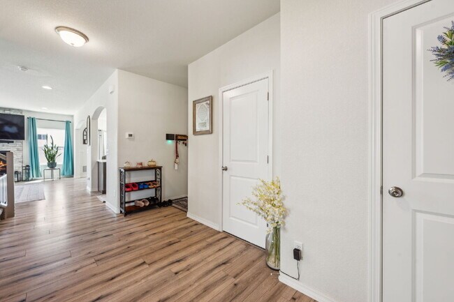 Building Photo - "Spacious 4-Bed Sanctuary with 3.5 Baths in Fountain, CO – Your Perfect Home Awaits!"