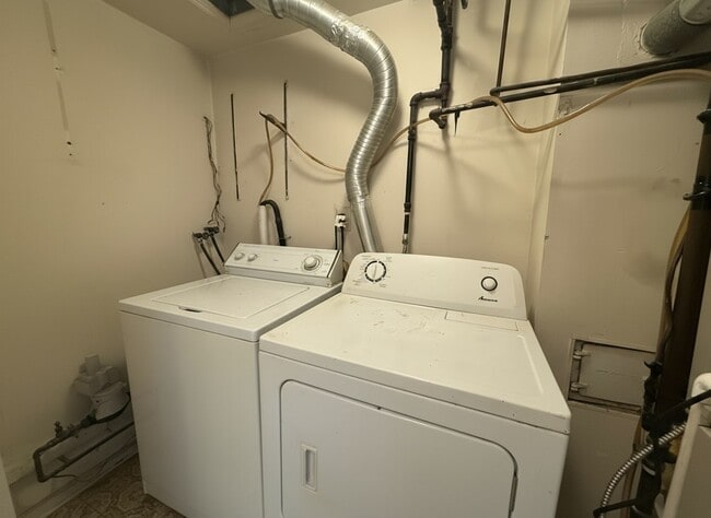 Building Photo - 314 Jackson St