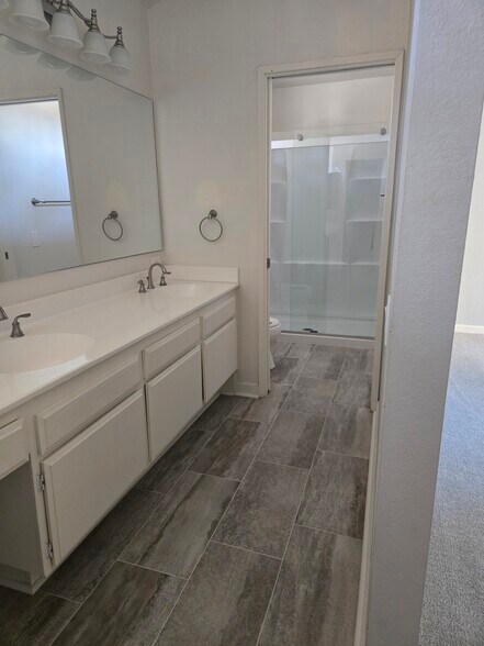 master bathroom - 8830 Via Andar