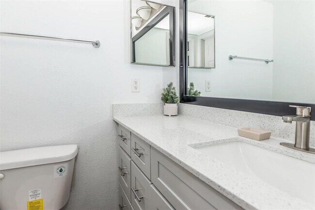 Building Photo - 1700 Seaspray Ct