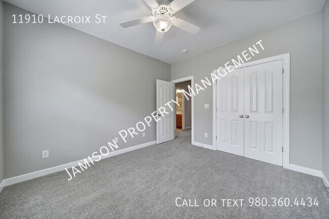 Building Photo - 11910 Lacroix St