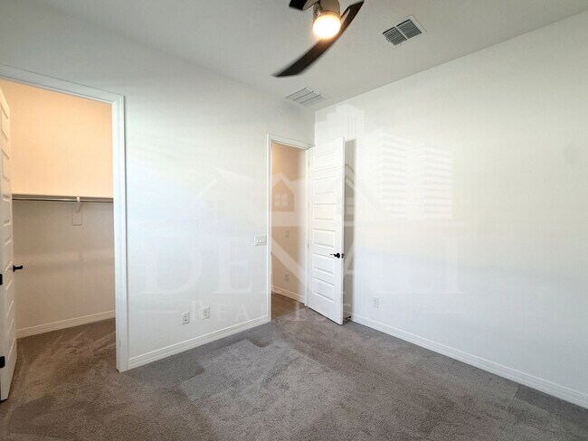 Building Photo - 5214 W Thresher Way