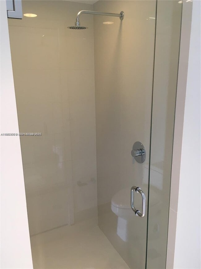 Building Photo - 121 NE 34th St