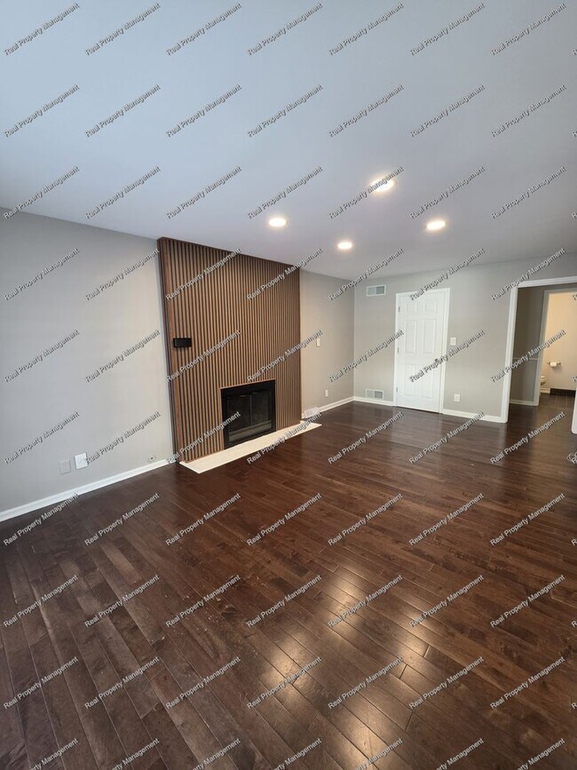 Building Photo - Stunning Munster 4 Bedroom House