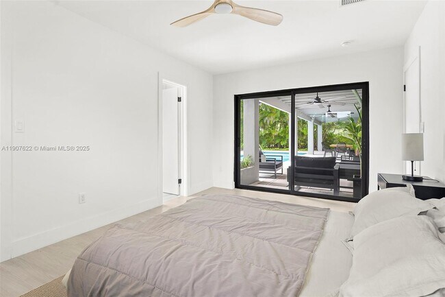 Building Photo - 15121 SW 69th Ct