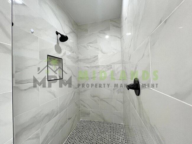 Building Photo - 1510 Noble Ave