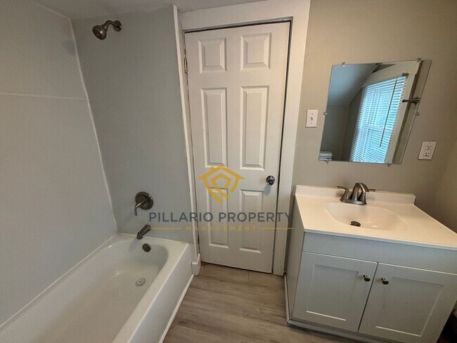 Building Photo - Renovated, 3 Bedroom Near Indy Motor Speedway Home Available NOW!