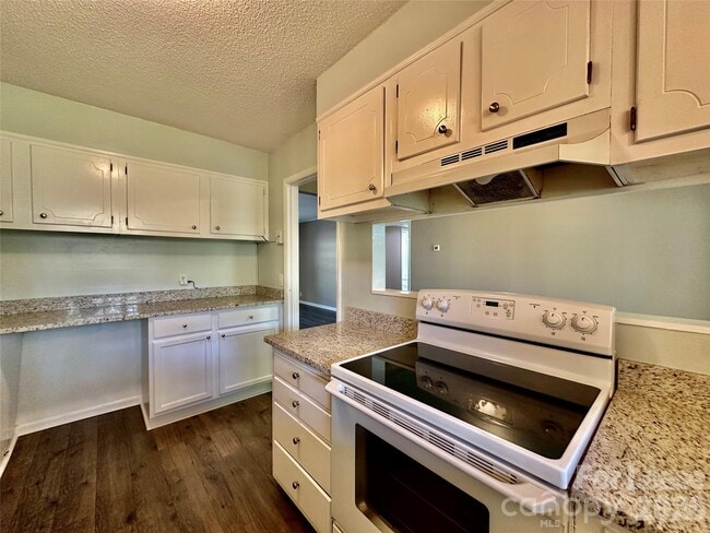 Building Photo - 2638 Park Rd