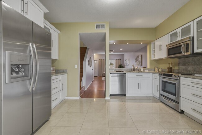 Building Photo - 16635 Hemingway Dr