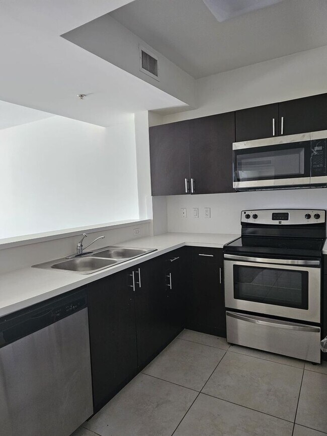 Interior Photo - 401 SW 17 th Ave, Miami, 33135