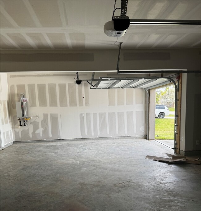 Building Photo - 359 Twin Lakes Blvd W