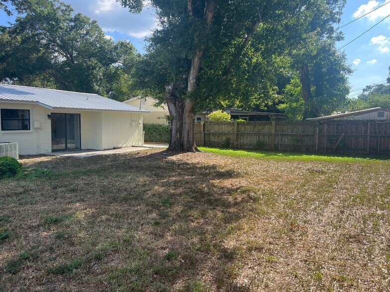 Building Photo - 708 Fairmont Dr
