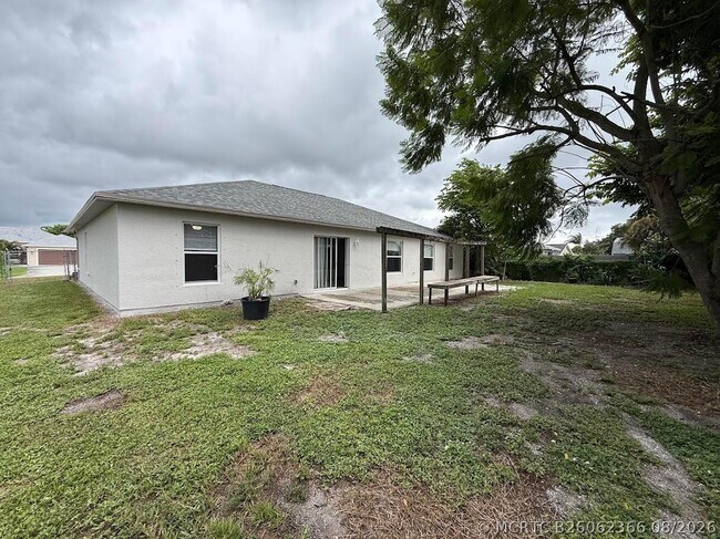 Building Photo - 548 SW Undallo Rd
