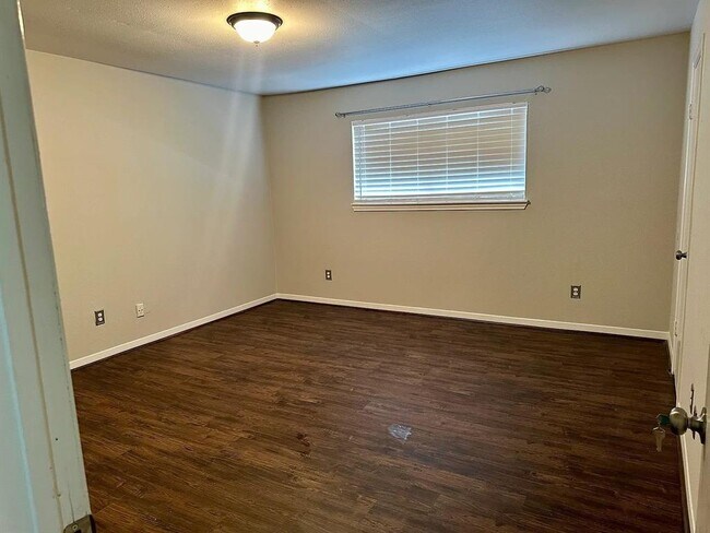 Building Photo - 9505 Fondren Rd