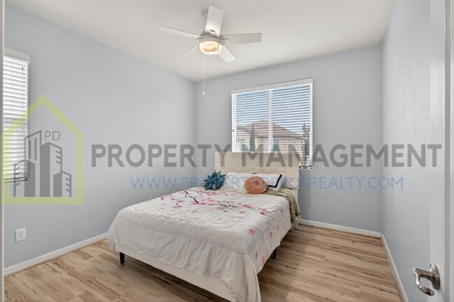 Building Photo - Spacious Elegance Awaits: 4-Bedroom Home with Hardwood Floors in Elk Grove!