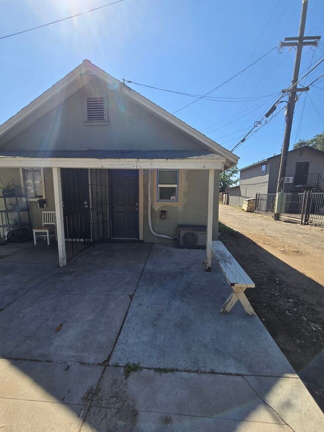Primary Photo - 616 J St