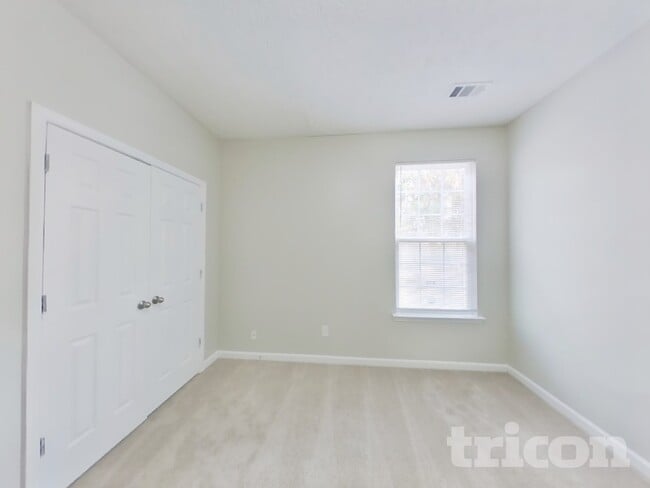 Building Photo - 5746 Lakeside Dr