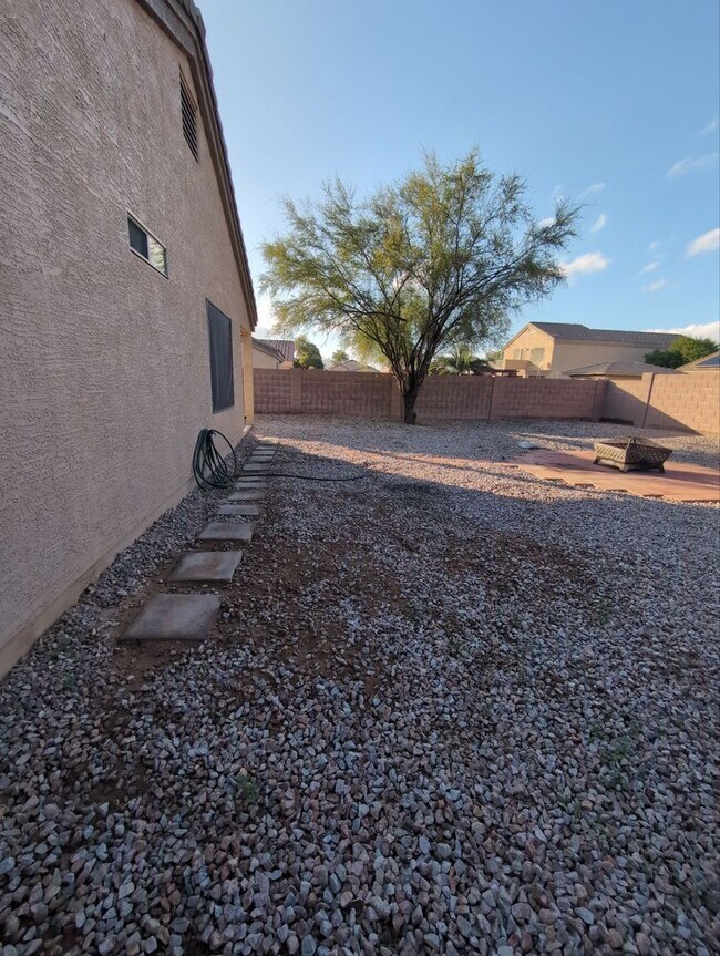 Building Photo - Charming 3 bedroom w/ Den home, ready for immediate move-in!