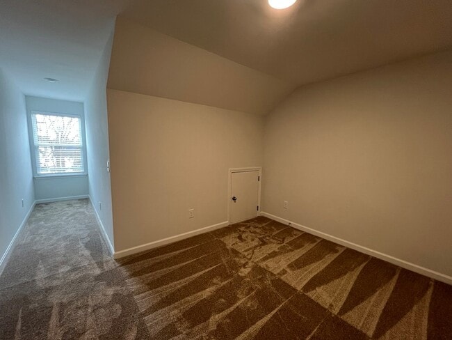 Building Photo - 967 Horse Mountain Rd