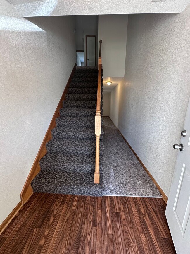 Building Photo - AD-20