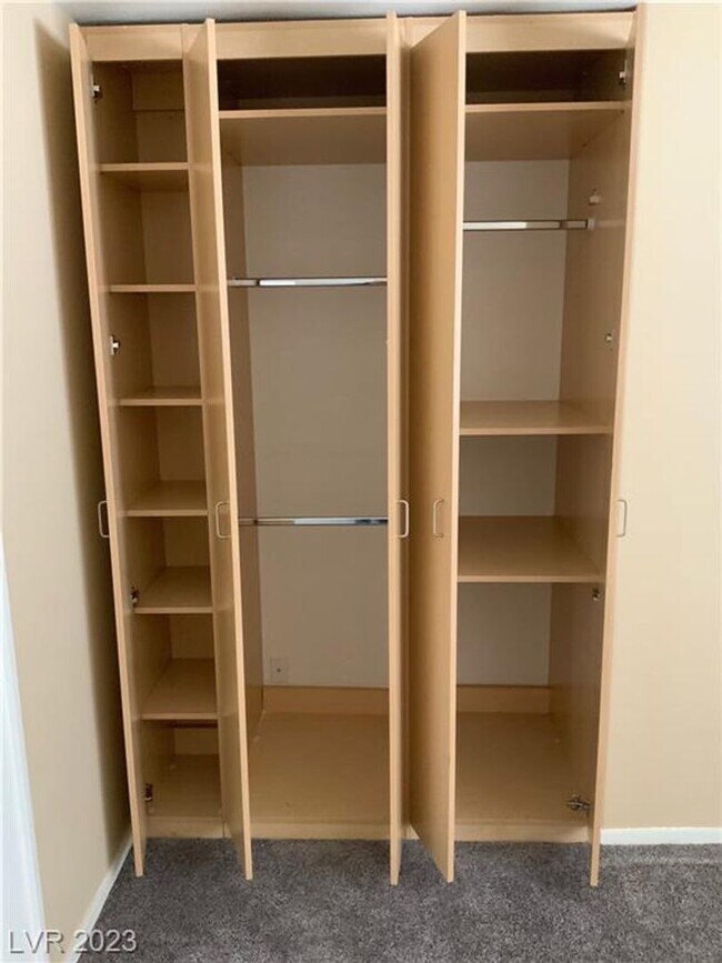 Building Photo - CHARMING SPLIT LEVEL HOME. FEATURING OPEN FAMILY ROOM