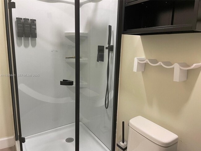 Building Photo - 14121 Kendale Lakes Blvd