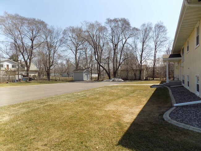 Building Photo - 705 3rd St