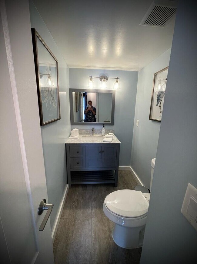 Building Photo - 605 Kensington Pl