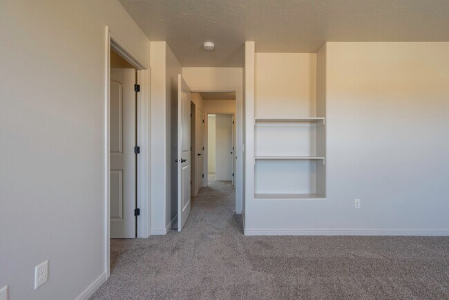 Building Photo - 370 W Buena Vista Blvd